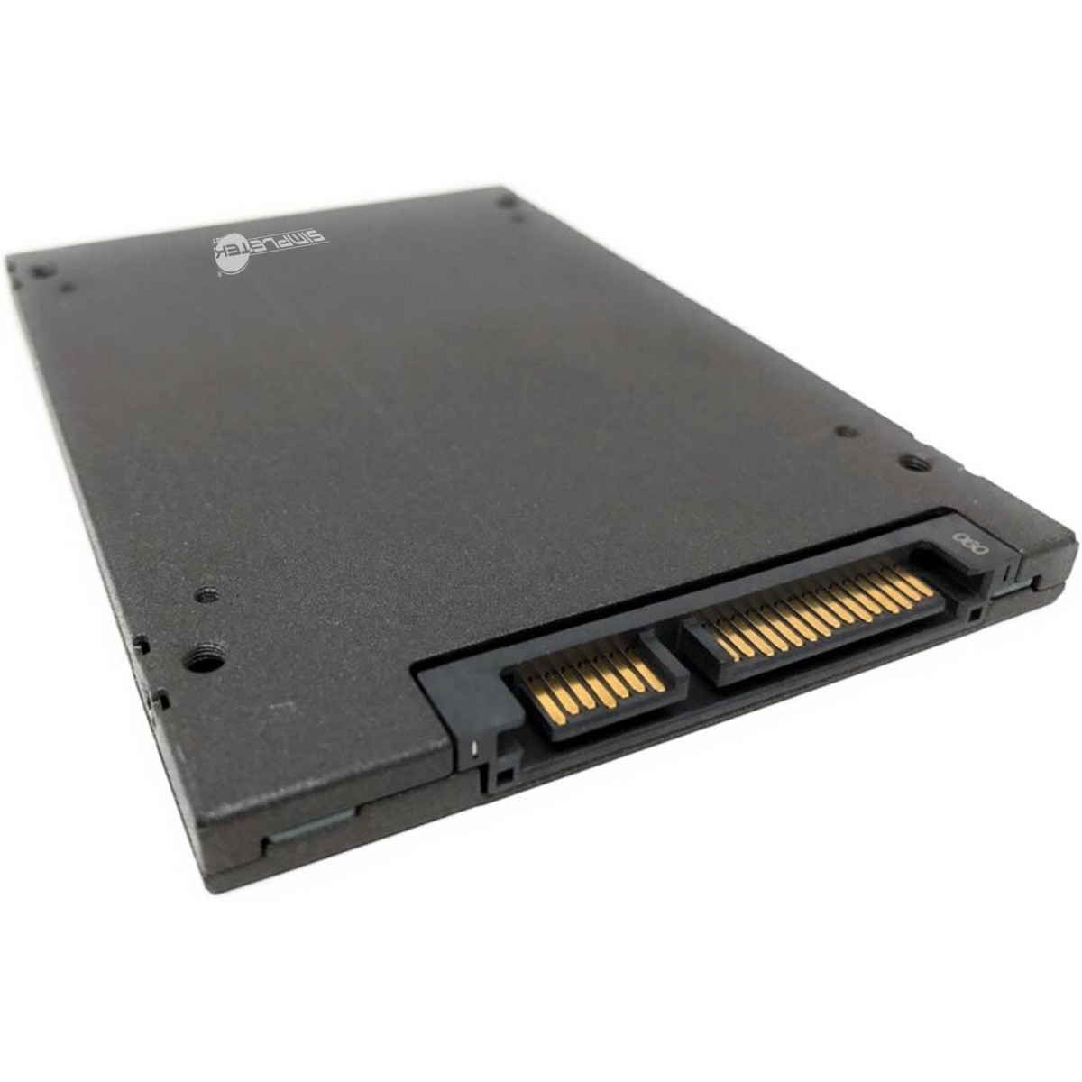 Un'unità a stato solido (SSD) nera su sfondo bianco, con connettori SATA dorati visibili.