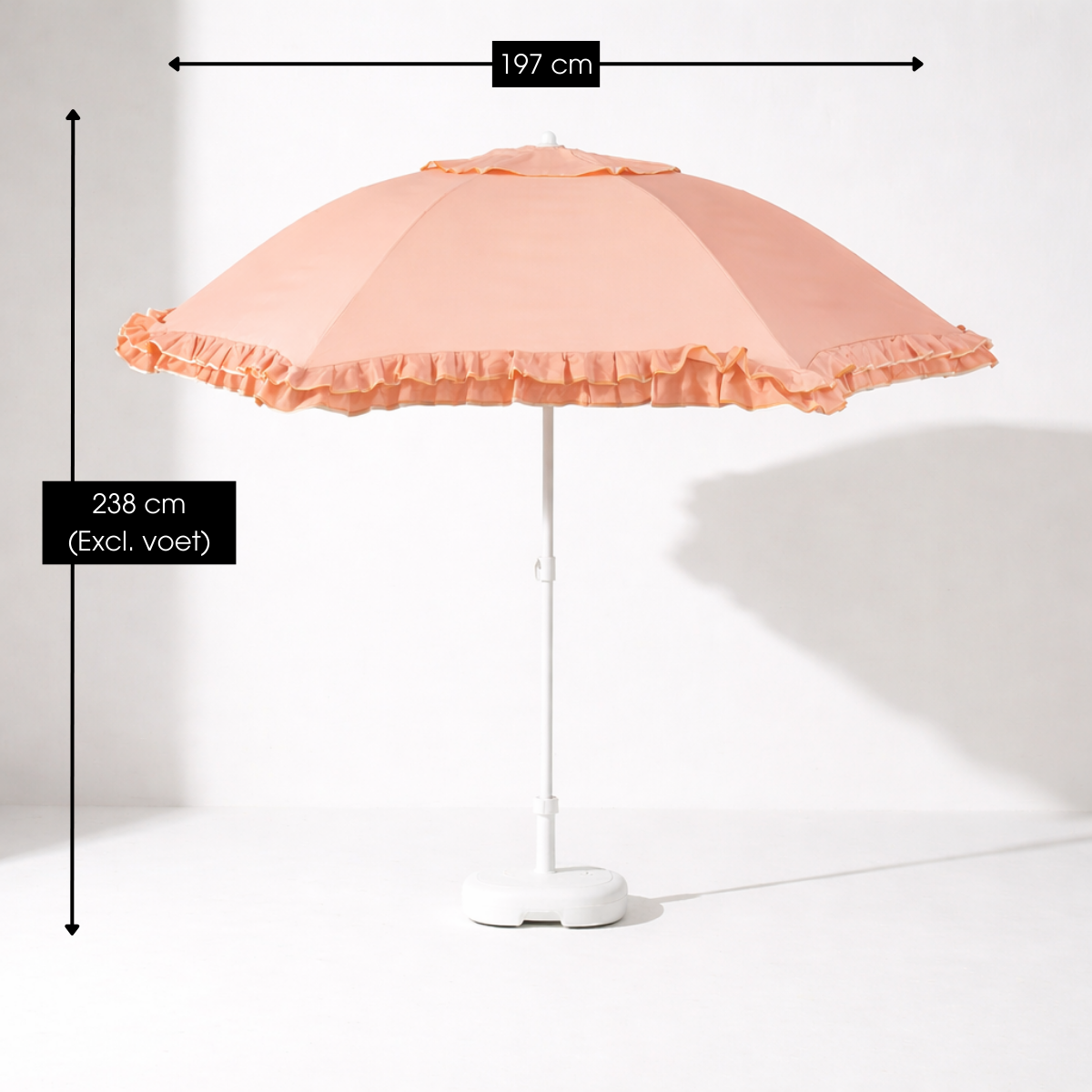 Peach-colored patio umbrella with ruffled edges, height 238 cm and width 197 cm, on a white base.