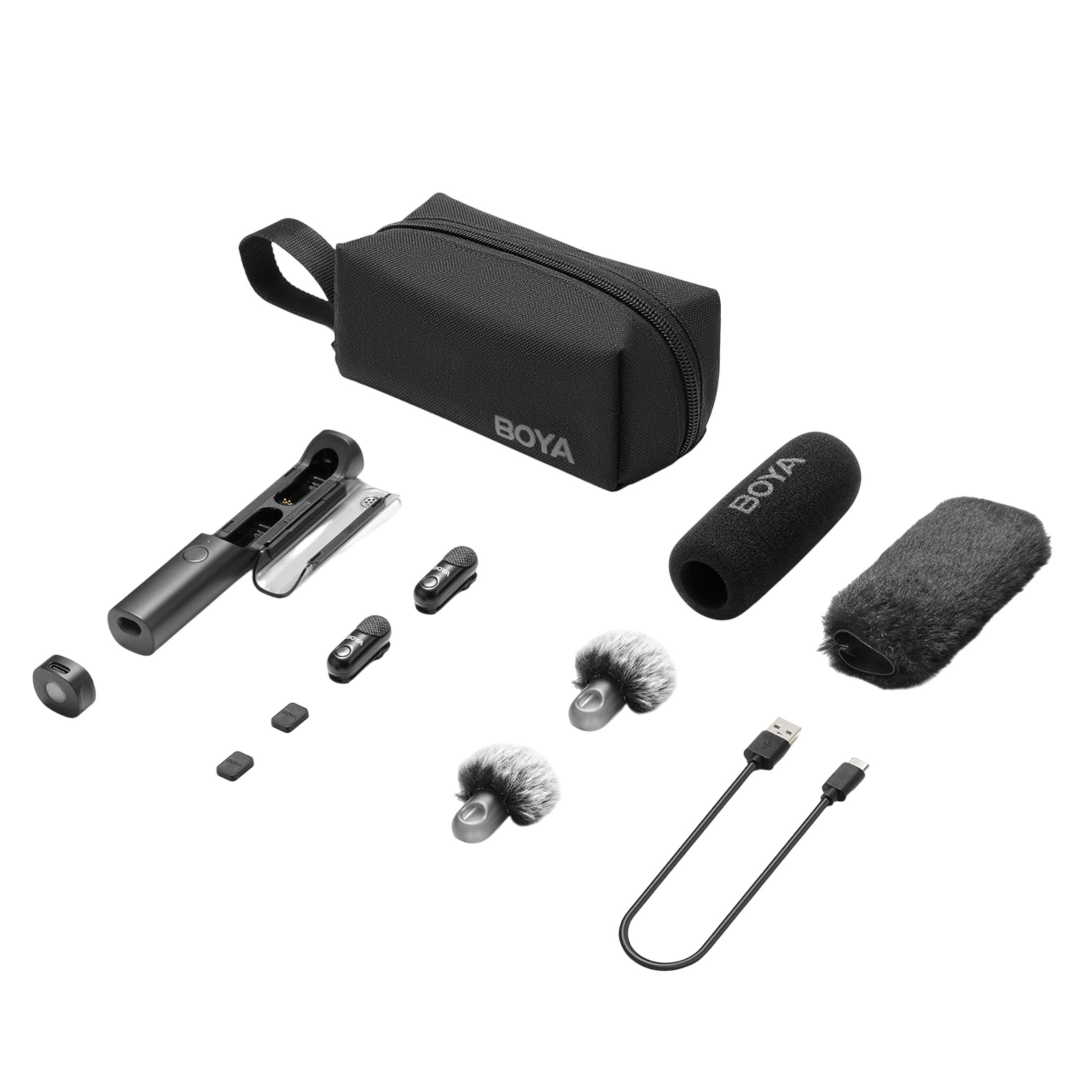 Kit de micrófono inalambrico Boya con estuche negro, transmisores, receptores, antivientos y cable en blanco.