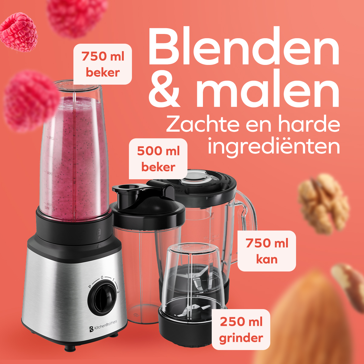 Ein silber-schwarzer Standmixer mit mehreren Bechern auf korallenfarbenem Hintergrund mit Himbeeren und Walnüssen.