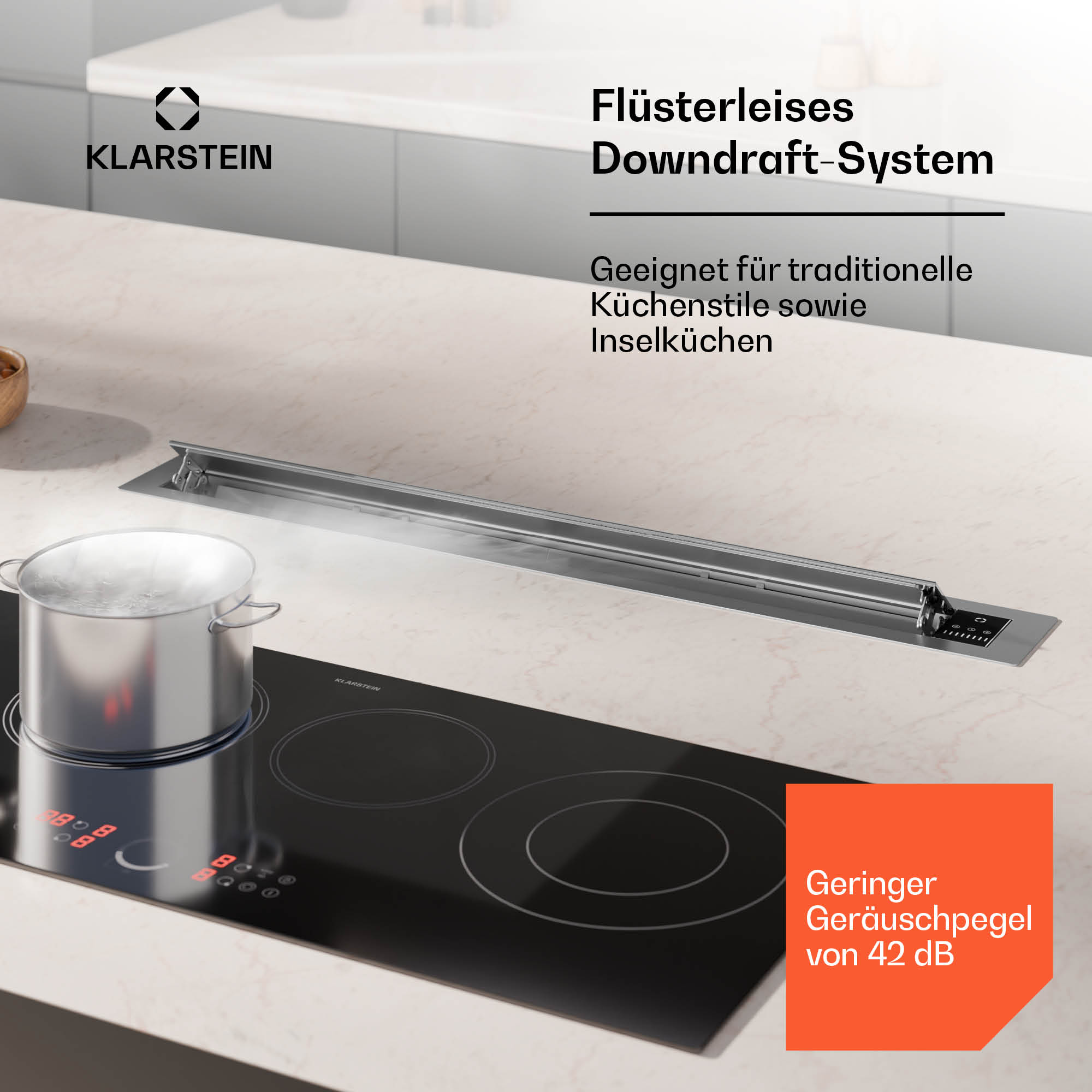 Moderne Küche mit integrierter Klarstein Downdraft-Abzugshaube, einem Kochfeld und einem Topf mit Dampf.