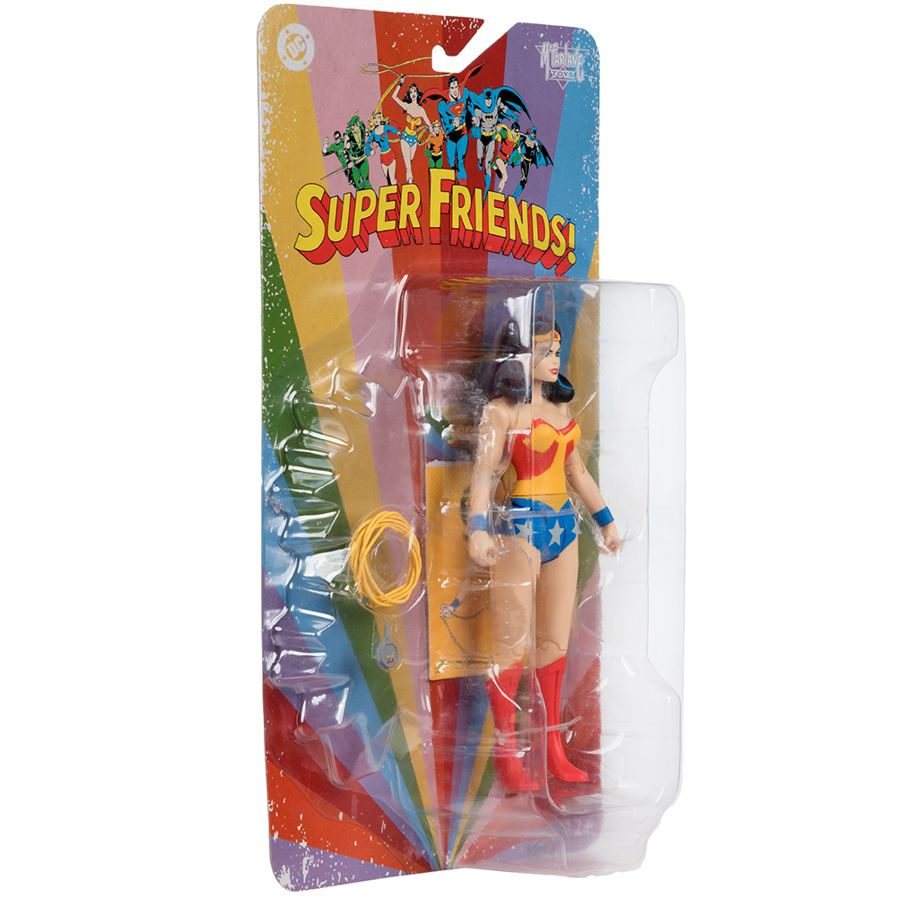 Action figure di Wonder Woman di Super Friends in confezione colorata con sfondo arcobaleno.