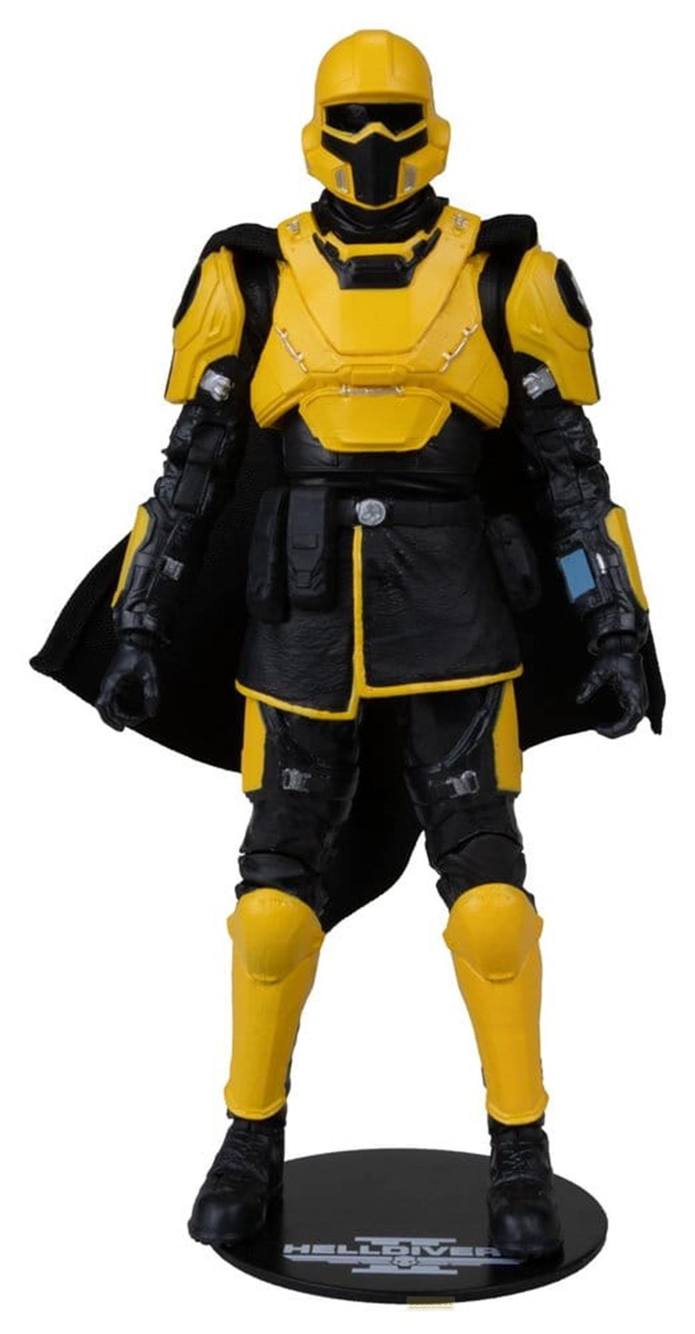 Un'action figure in armatura gialla e nera con elmo e mantello si trova su una base rotonda.