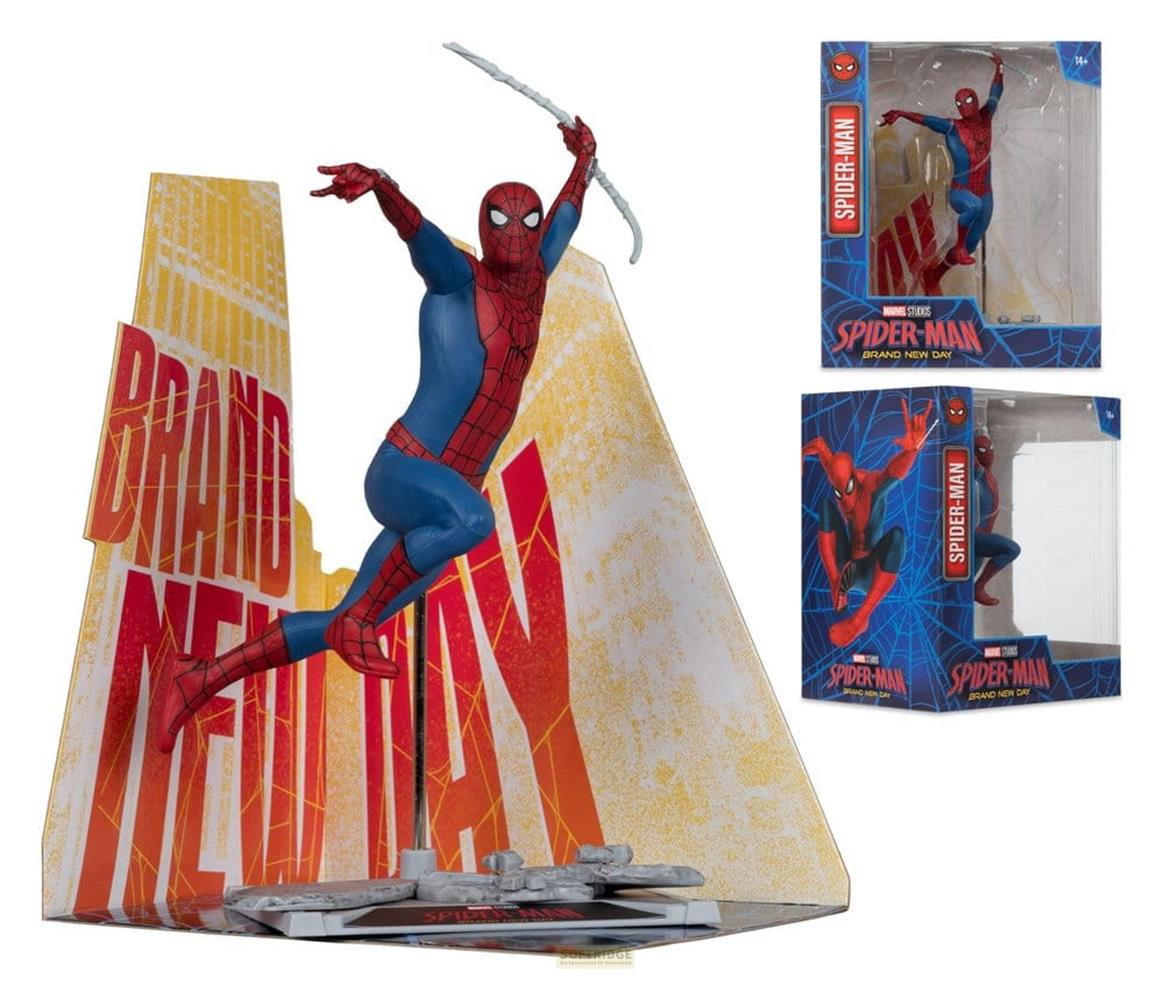 Action figure di Spider-Man in salto davanti a uno sfondo, con due scatole.