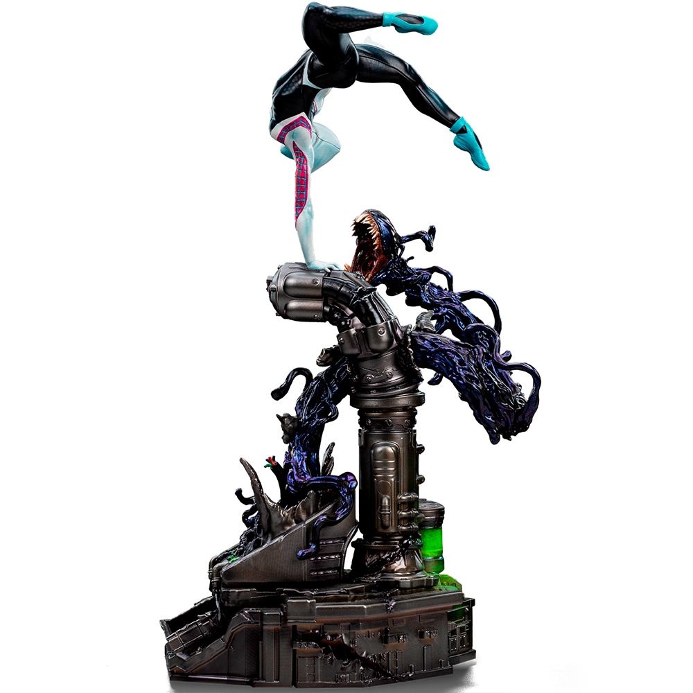 Figura di Spider-Gwen in verticale su un tubo di metallo, attaccata da una creatura nera, su sfondo bianco.