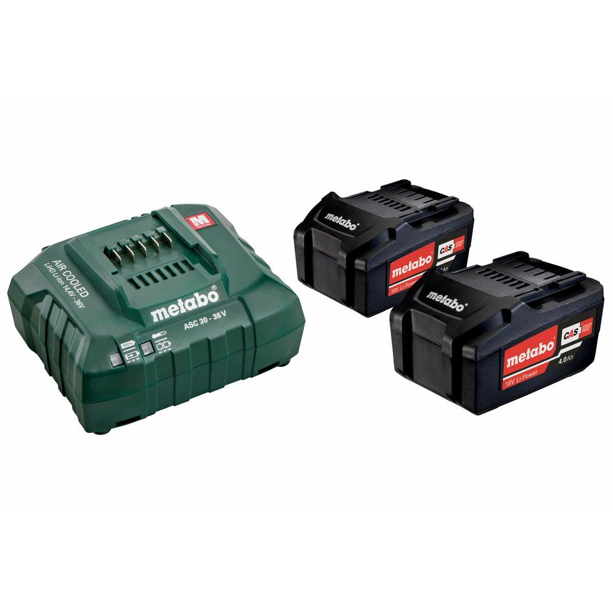 Ein grünes Metabo-Ladegerät und zwei schwarze Metabo-Akkus auf weißem Hintergrund.
