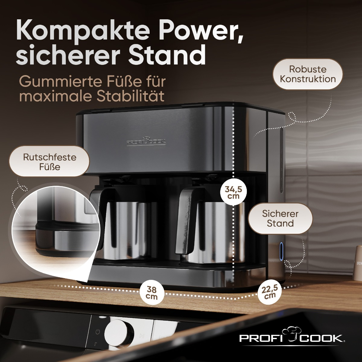 Schwarze Kaffeemaschine mit zwei Thermoskannen und Maßangaben auf einer Holzarbeitsplatte.