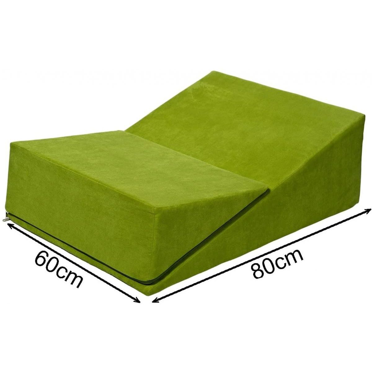 Ein grünes Schaumstoff-Keilkissen mit 60 cm Breite und 80 cm Länge auf weißem Grund.