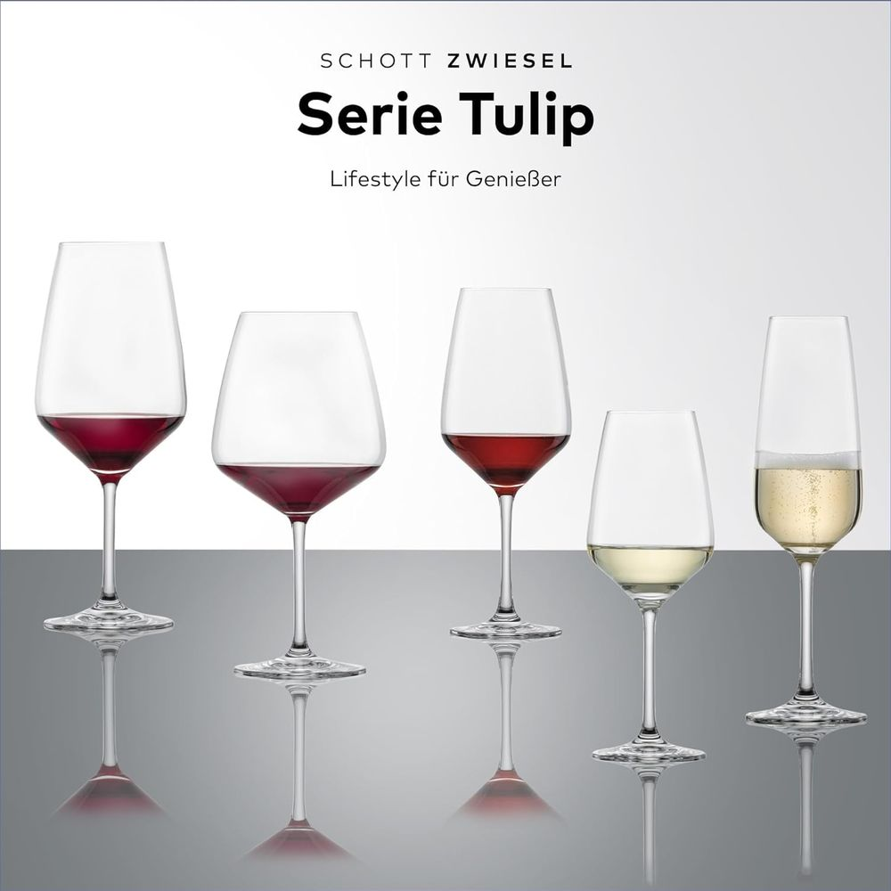 Schott Zwiesel Serie Tulip: Fünf verschiedene Weingläser mit rotem und weißem Wein vor grauem Hintergrund.