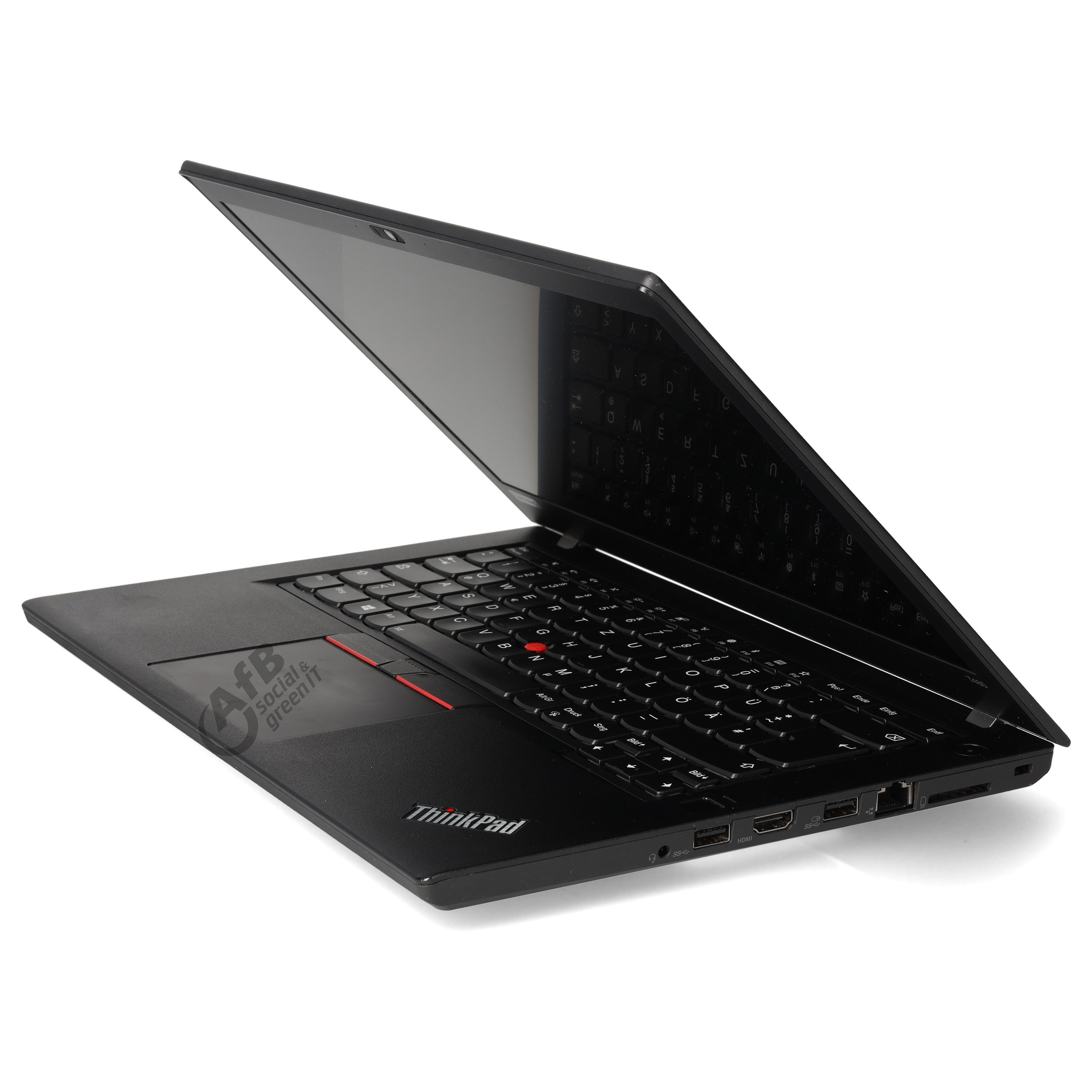 Ein schwarzes ThinkPad Laptop auf weißem Hintergrund, seitlich geöffnet mit Blick auf die Tastatur und Anschlüsse.
