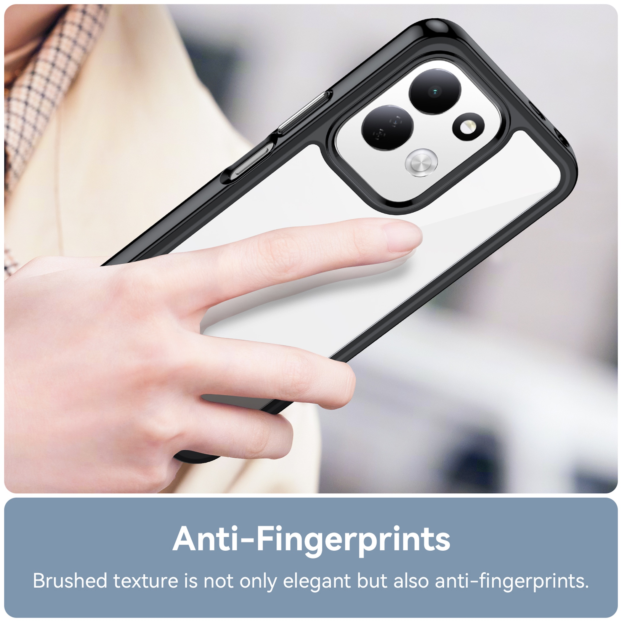Hand in beige Kleidung hält ein Smartphone in einer klaren Schutzhülle mit schwarzem Rand.