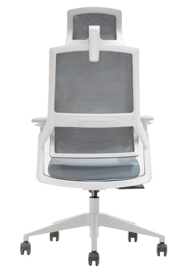 Rückansicht eines modernen ergonomischen Bürostuhls mit weißem Gestell, grauer Net Rückenlehne und Rollen.