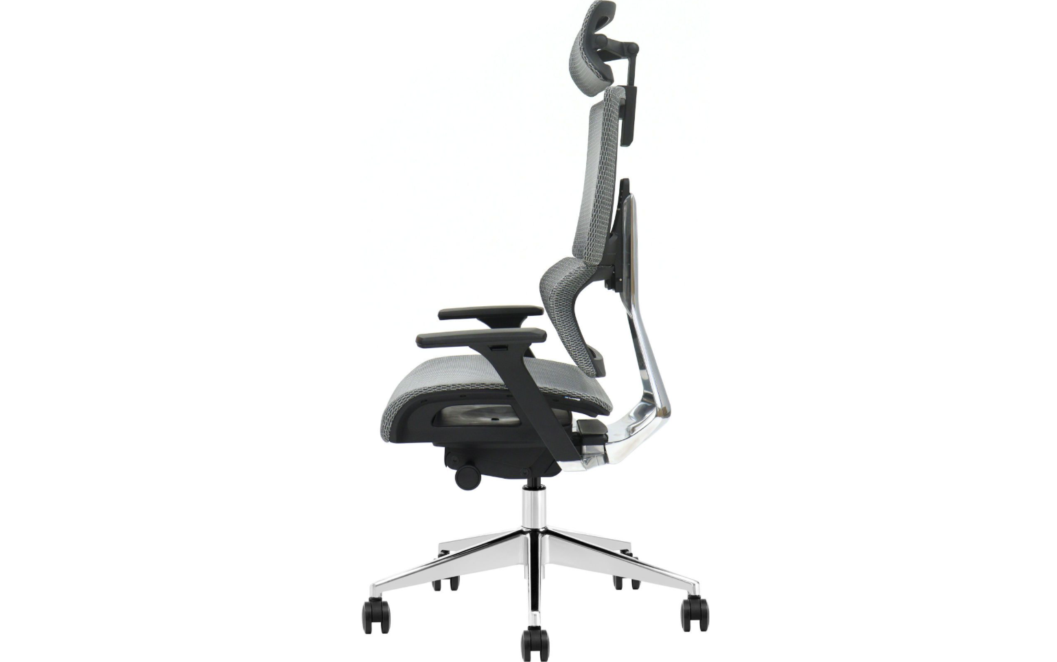 Seitenansicht eines ergonomischen Buerostuhls mit grauem Netzgewebe, verstellbarer Kopfstuetze und Chromgestell.