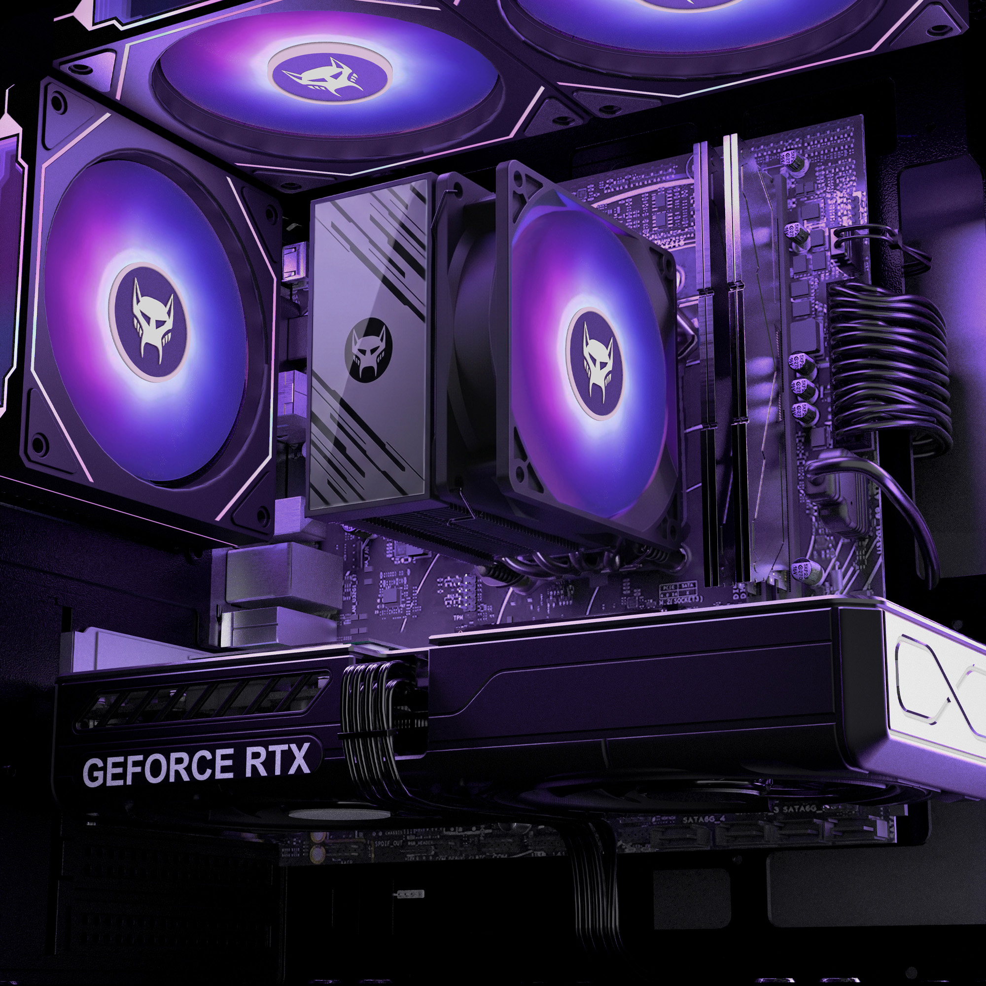 Interno di un PC con ventole RGB viola e blu, una scheda grafica GeForce RTX e un dissipatore per CPU.