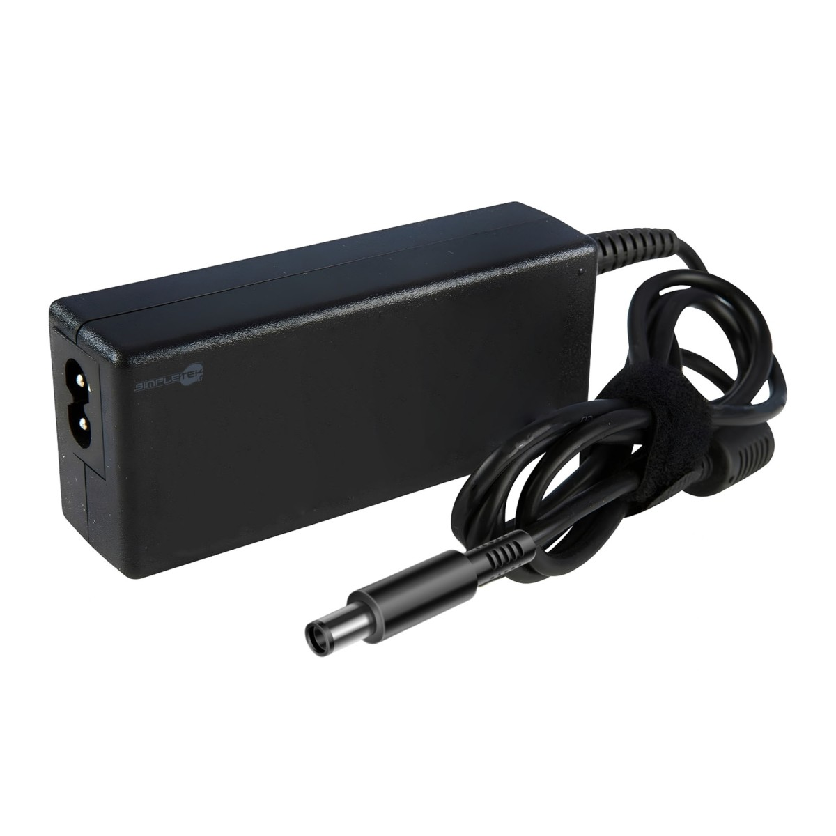 Ein schwarzes Laptop-Netzteil mit einem aufgerollten Kabel und einem zylindrischen Stecker vor weißem Hintergrund.