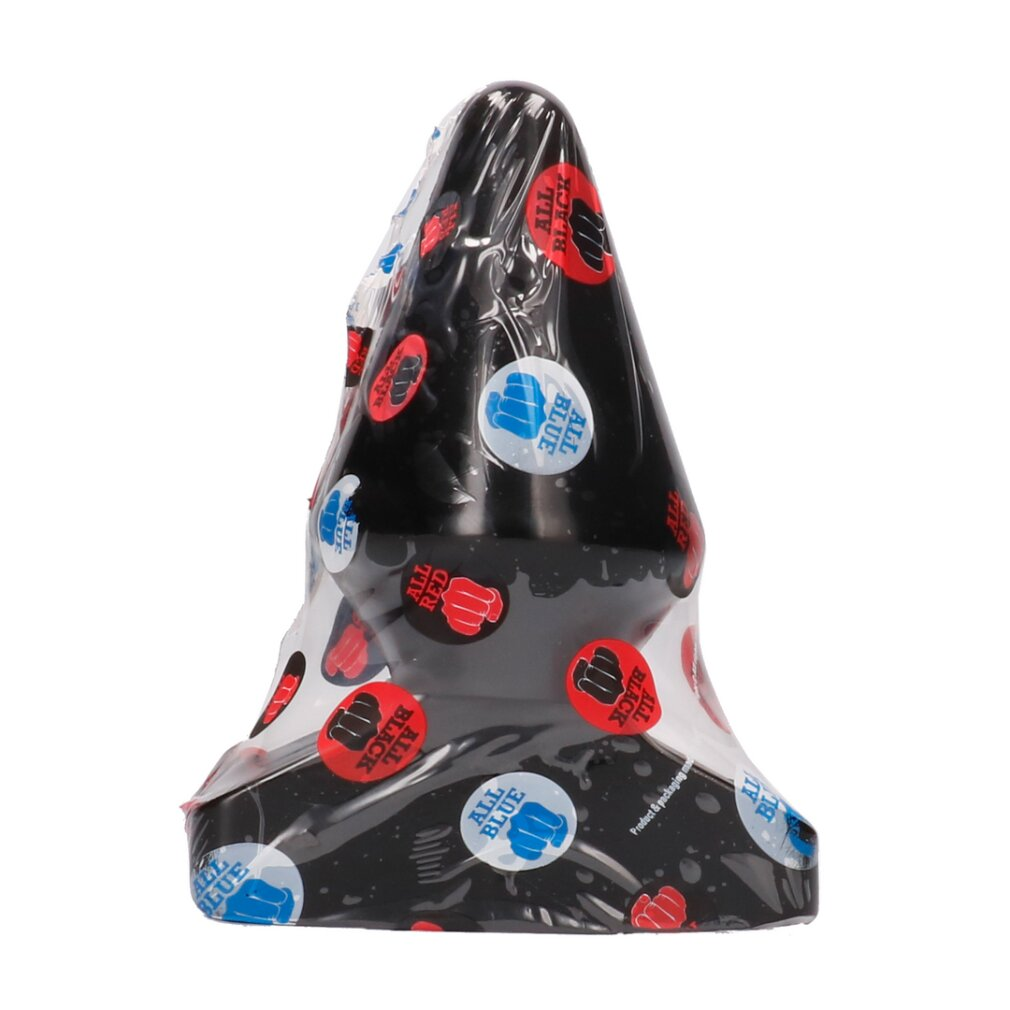 Un cono negro con pegatinas rojas y azules, envuelto en film plástico transparente.