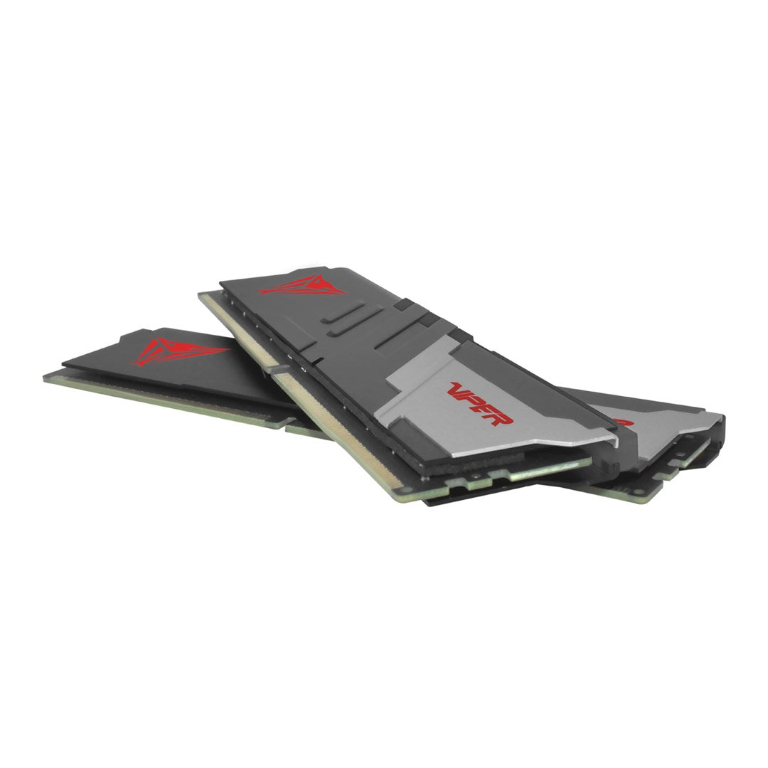 Due moduli di memoria RAM neri con dettagli argento e logo rosso viper su sfondo bianco.
