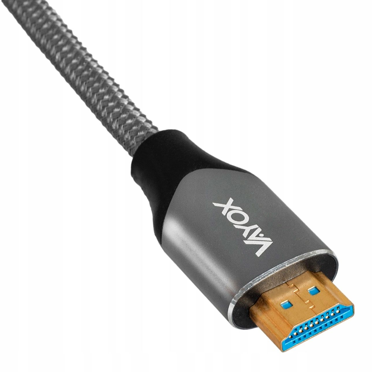 Ein graues HDMI-Kabel mit geflochtenem Mantel und vergoldetem Stecker mit blauen Akzenten.