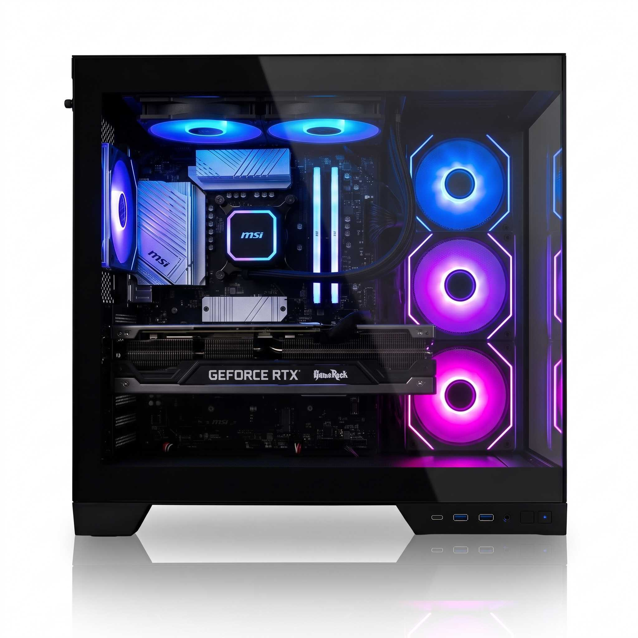 Ein Gaming-PC mit beleuchteten blauen und violetten Lüftern, Grafikkarte und MSI-Komponenten in einem Glasturm.