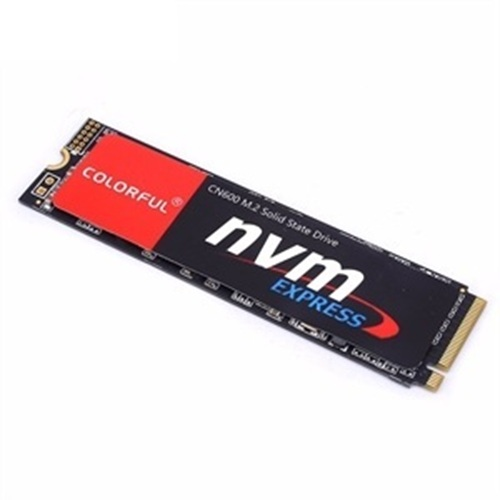 Beyaz arka planda siyah ve kırmızı renkli Colorful CN600 M.2 NVMe SSD.