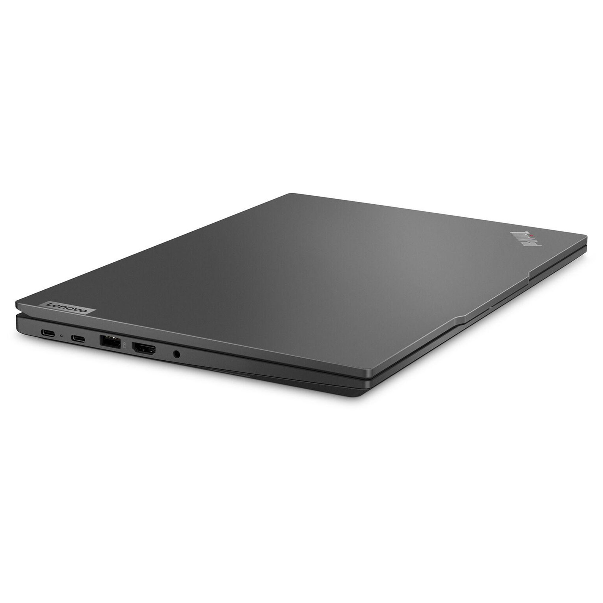 Beyaz arka planda kapalı koyu gri Lenovo dizüstü bilgisayar, portları gösteren yandan görünüm.