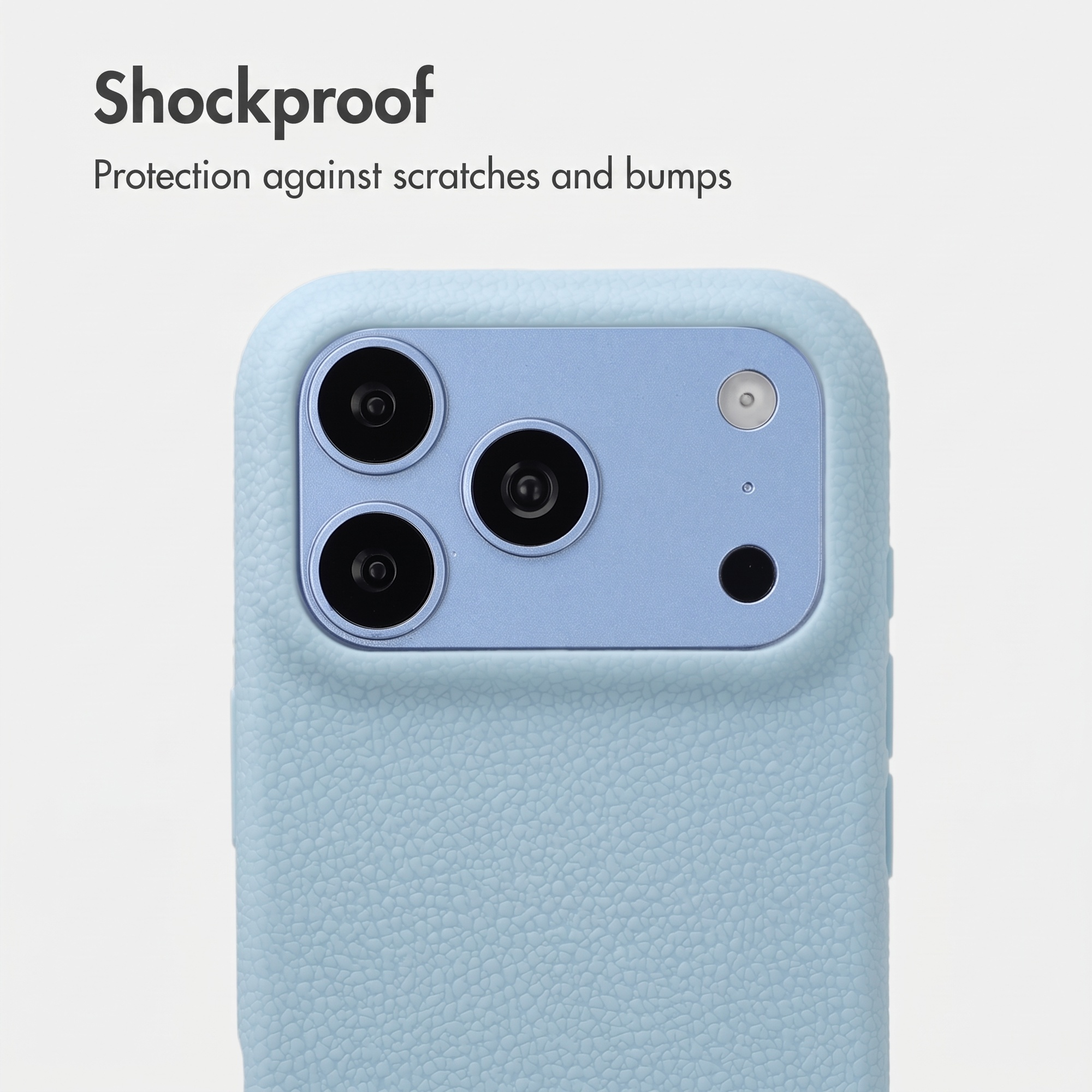 Rückseite eines hellblauen Handycovers mit integriertem Kameraschutz und dem Text Shockproof.