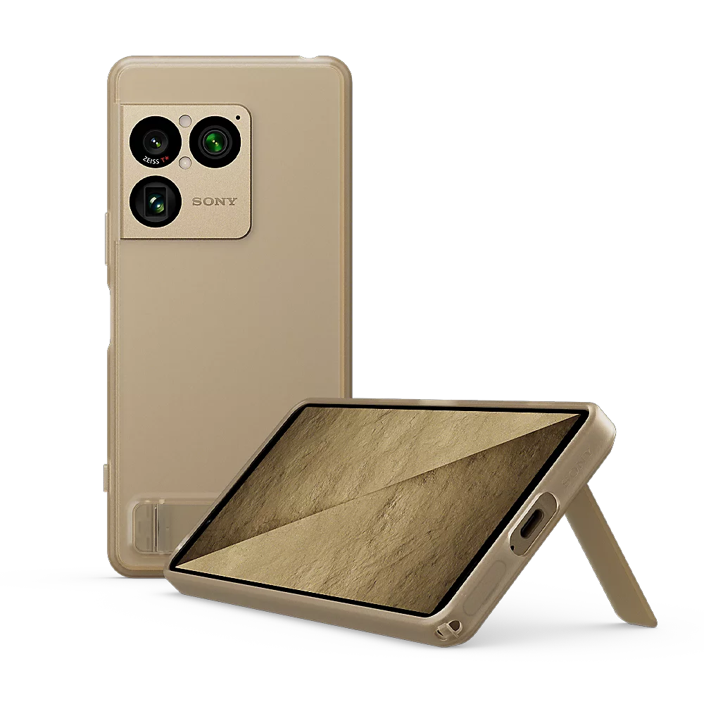 Goldfarbenes Sony-Smartphone in einer Schutzhülle mit integriertem Ständer und drei Rückkameras.