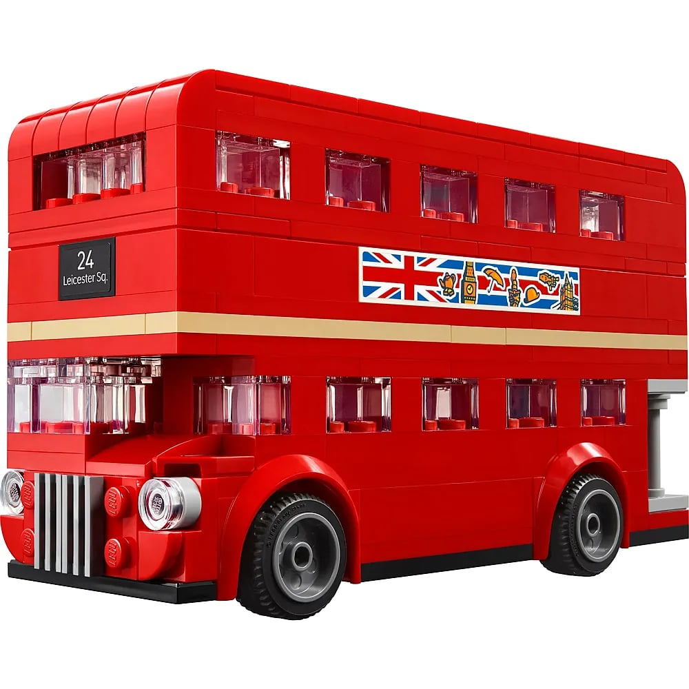Yanda Union Jack çıkartmaları ve Leicester Sq hedef tabelası olan kırmızı bir Lego çift katlı otobüs.