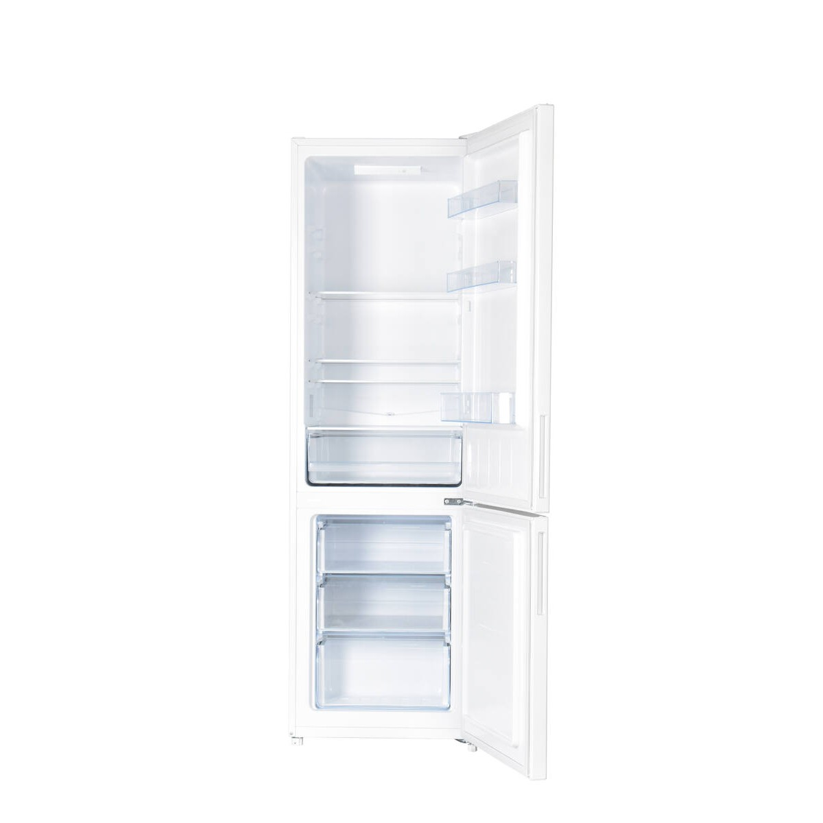 Un refrigerador blanco con puertas abiertas, estantes vacíos y cajones sobre un fondo blanco.