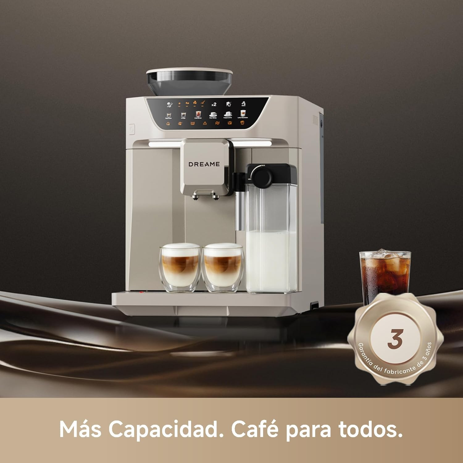 Cafetera beis con dos tazas y depósito de leche sobre superficie brillante con sello de garantía de 3 años.