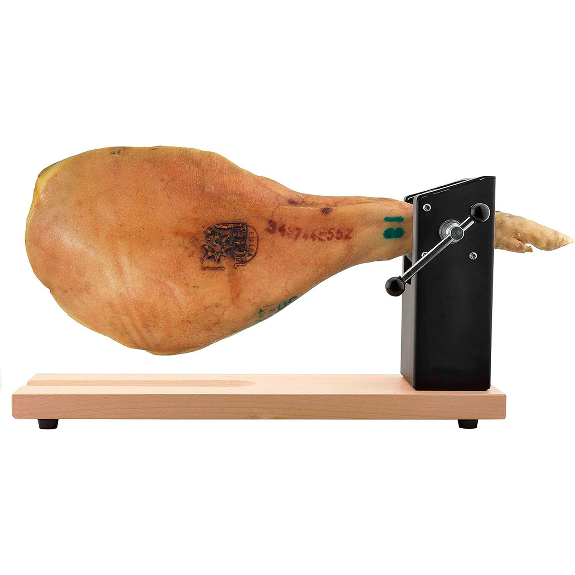 Una pata de jamón curado colocada en un soporte negro y de madera sobre fondo blanco.