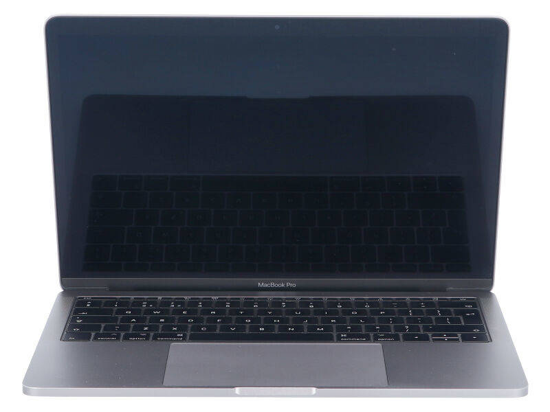 Otwarty laptop MacBook Pro z czarnym ekranem i podświetlaną klawiaturą na białym tle.
