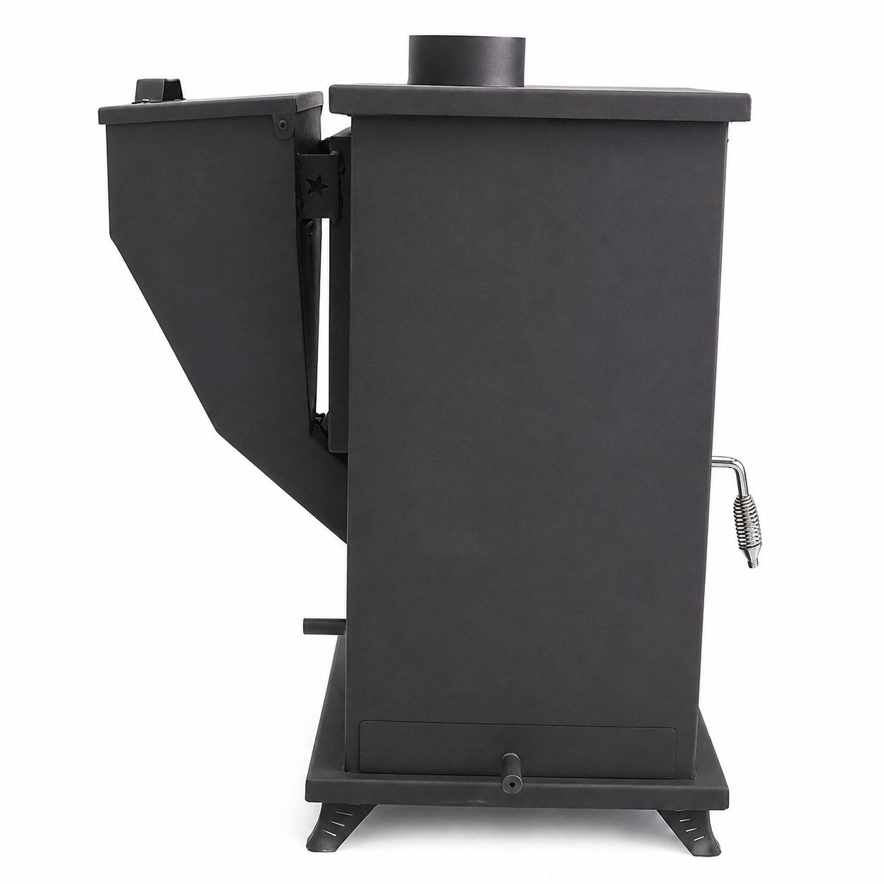 Yan görünümde haznesi olan siyah metal soba, beyaz arka plan.