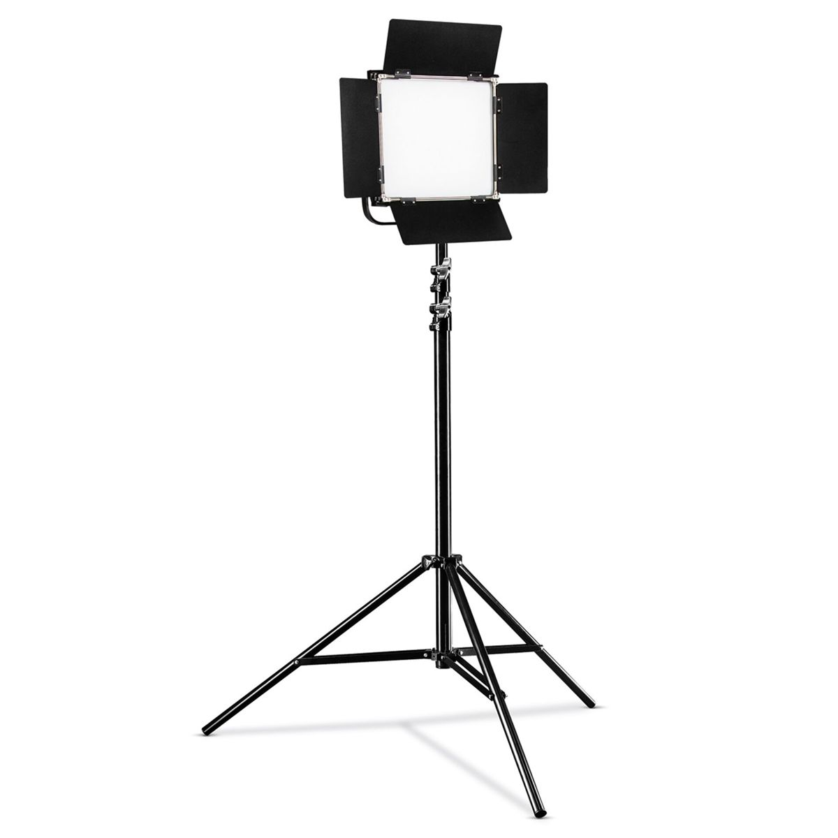 Ein Studio-LED-Panel-Licht mit schwarzen Abschirmklappen auf einem hohen, verstellbaren Stativ vor weißem Hintergrund.