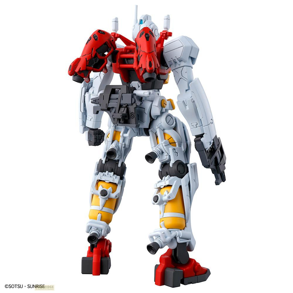 Rückansicht einer weiß, rot und gelben Roboterfigur mit komplexen mechanischen Details vor weißem Hintergrund.