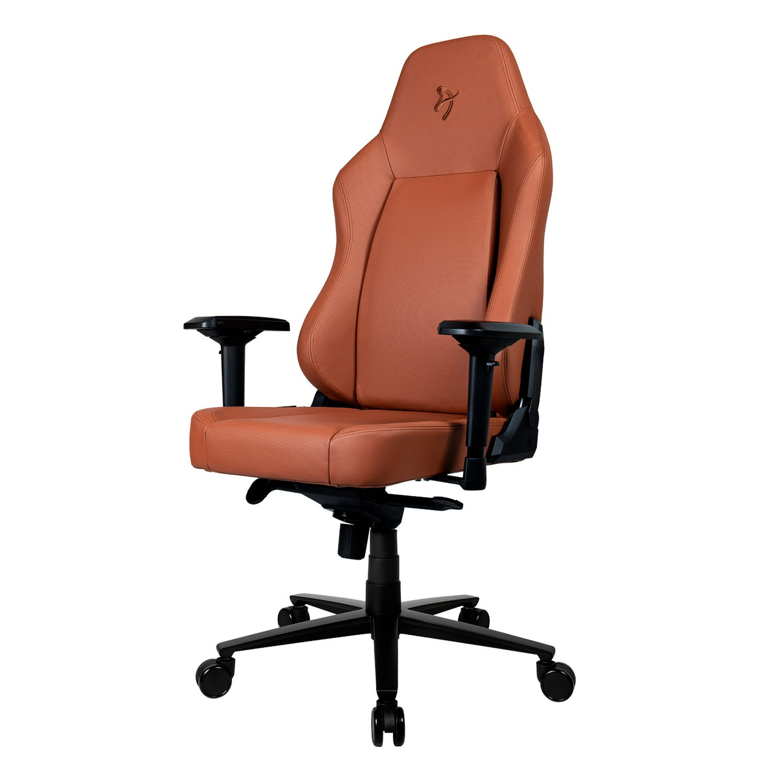 Una silla gaming ergonómica marrón con reposabrazos negros y ruedas sobre fondo blanco.