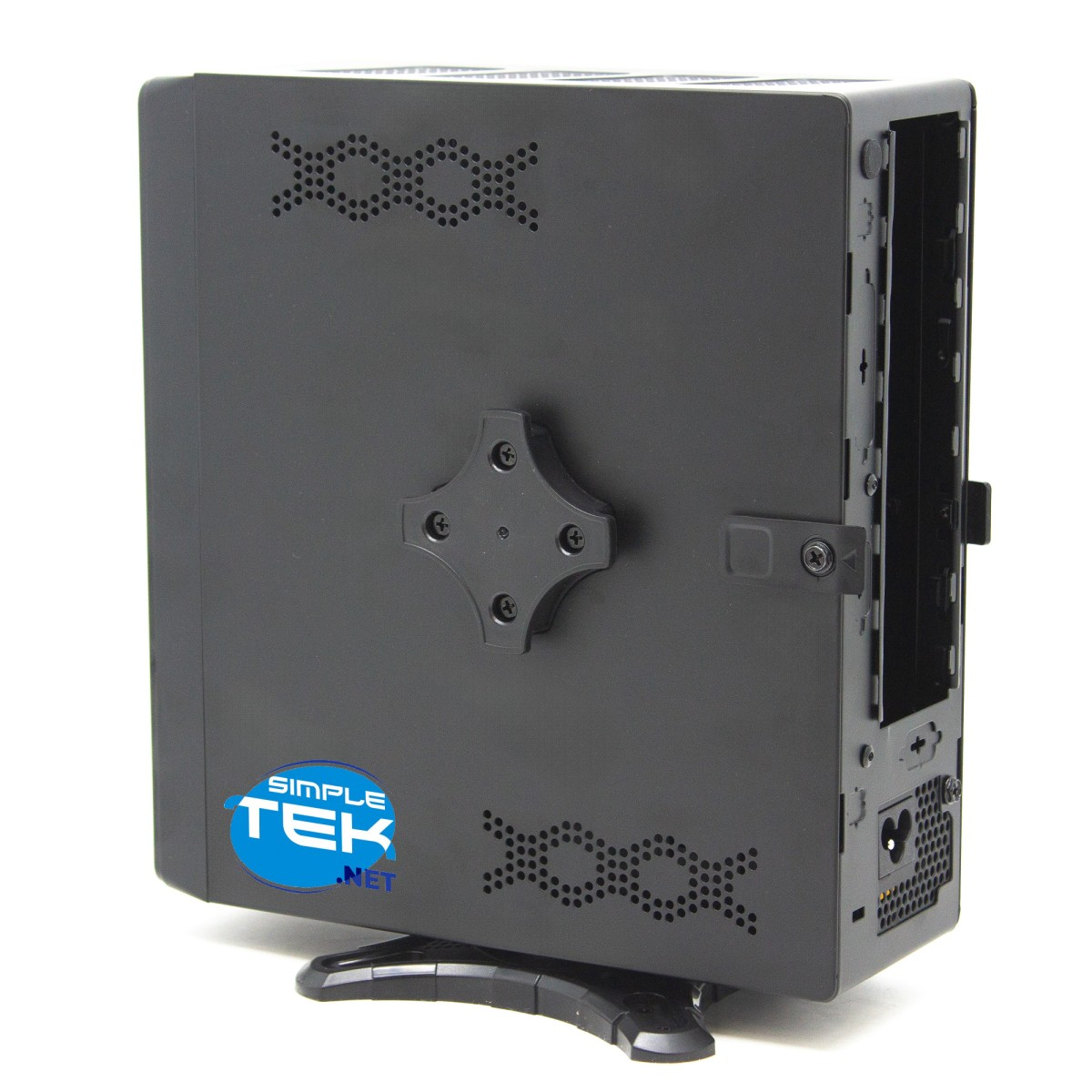 Un tower per PC nero e compatto su un supporto con fori di ventilazione e un logo blu.
