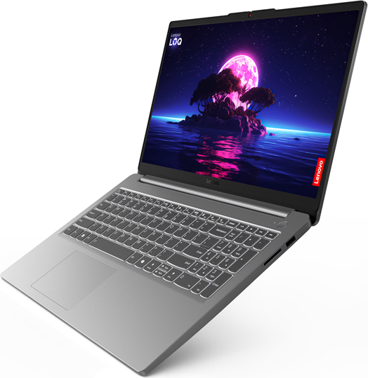 Arka aydınlatmalı klavyeye ve pembe bir ay manzarasını gösteren ekrana sahip gümüş renkli Lenovo dizüstü bilgisayar.
