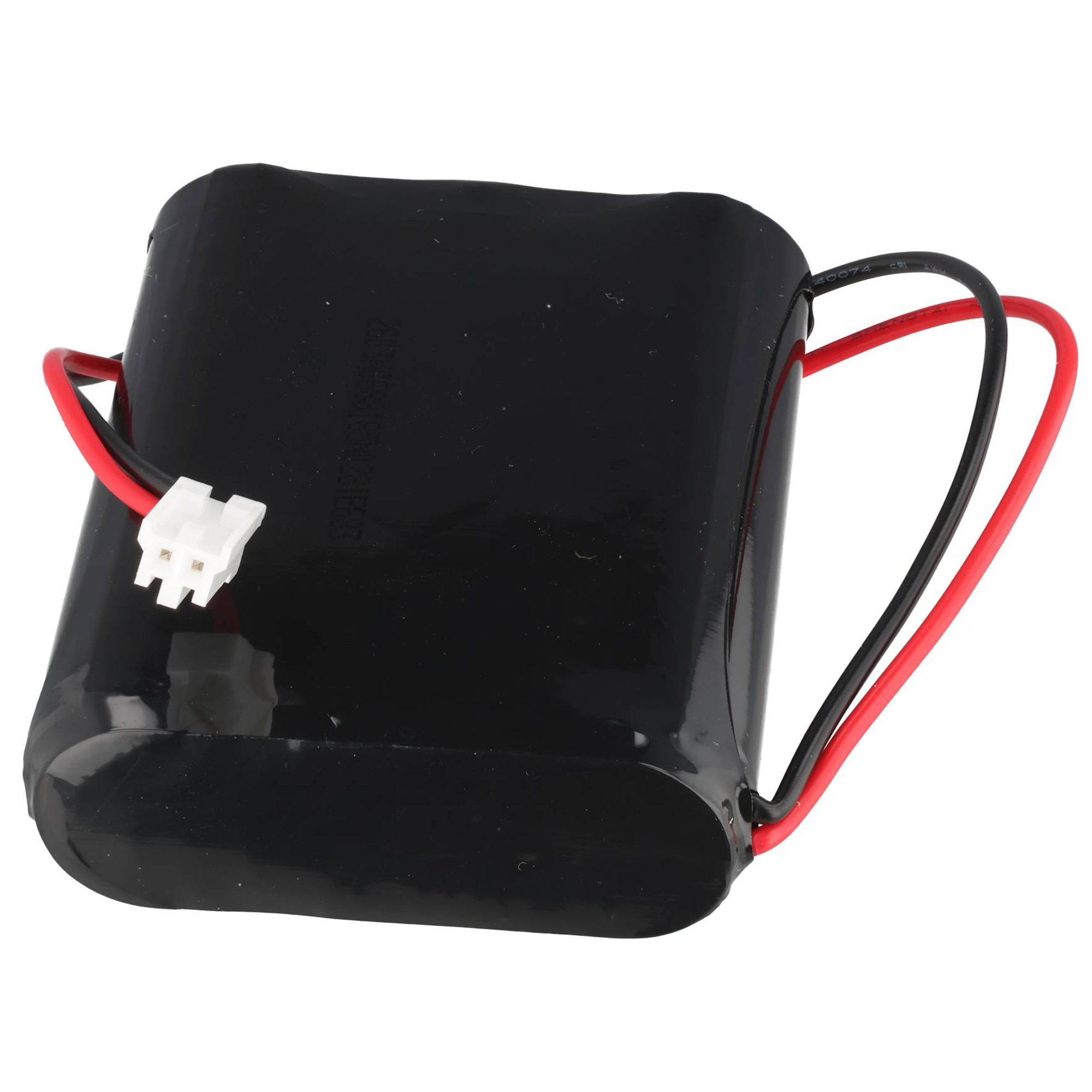 Ein schwarzer, rechteckiger Akku mit roten und schwarzen Kabeln, die mit einem weißen Stecker enden.