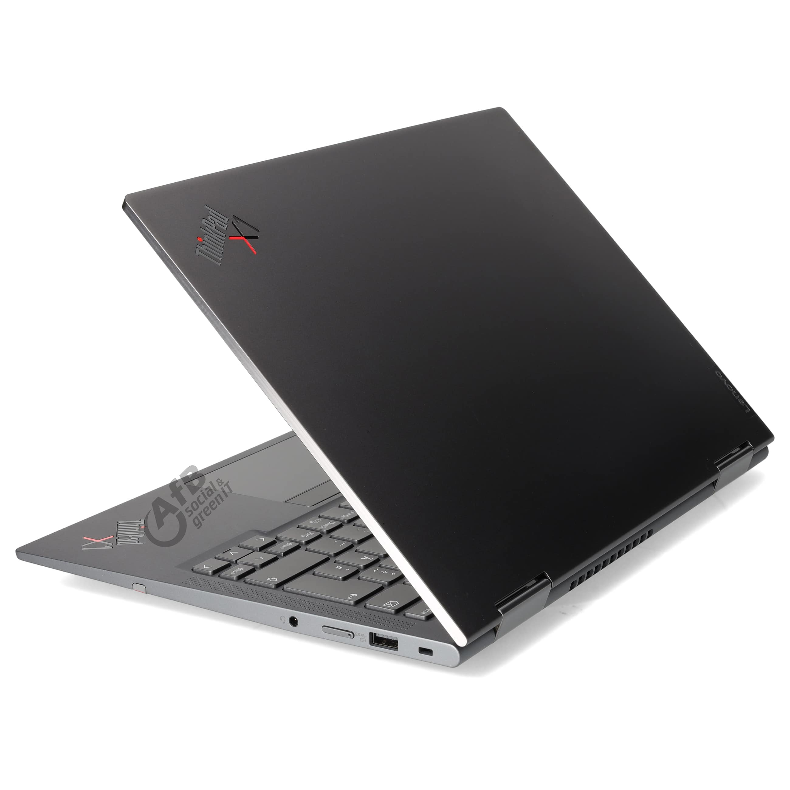 Ein schwarzes Lenovo ThinkPad Laptop von der Seite, teilweise geöffnet, zeigt Tastatur und Logo.