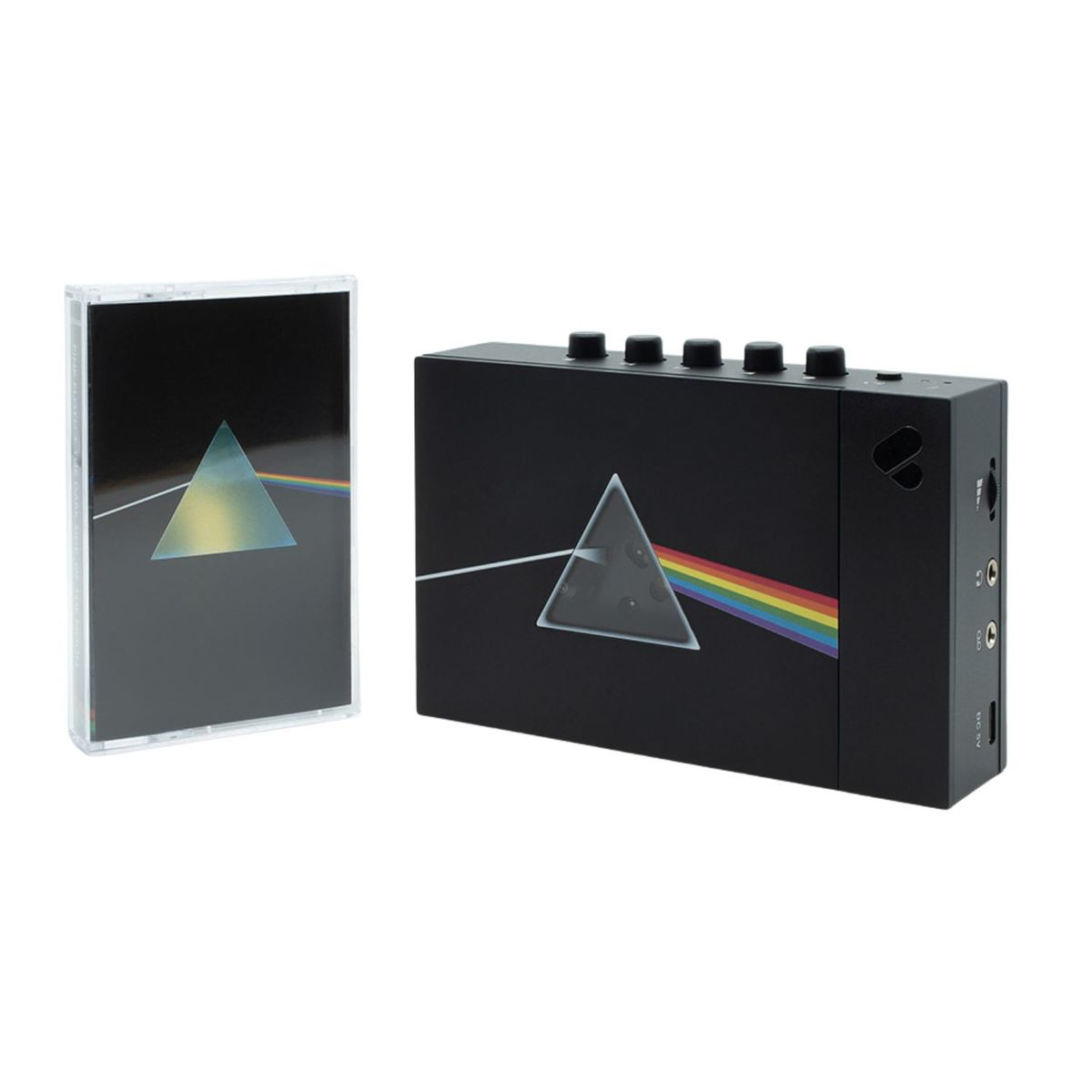 Una cinta de casete y un dispositivo de audio negro con el icónico diseño de prisma de Pink Floyd.