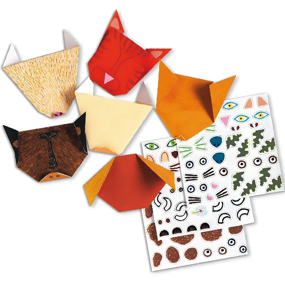 Bunte Origami-Katzenköpfe aus Papier mit Aufkleberbögen auf weißem Hintergrund.