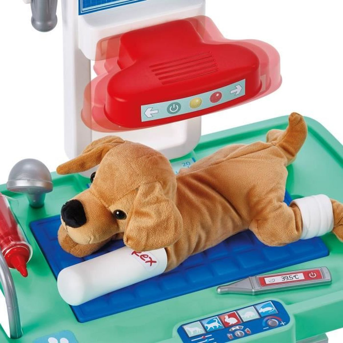 Ein Plüschhund mit Bandagen liegt auf einem grünen und blauen tiermedizinischen Spielset.