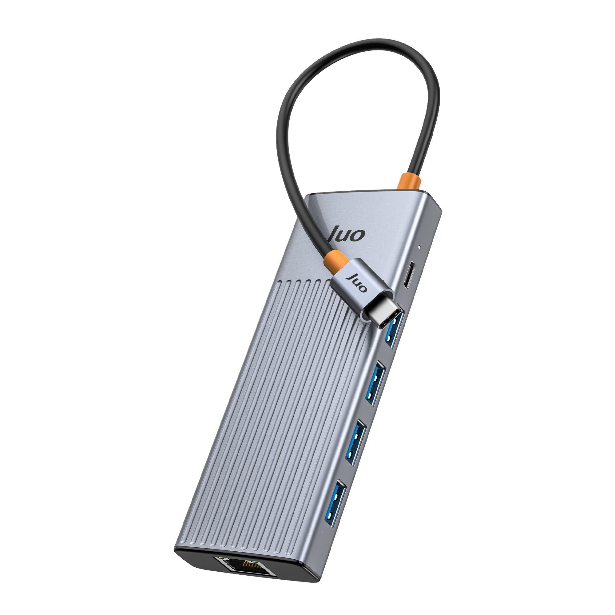 Beyaz arka planda çoklu bağlantı noktalarına, Ethernet'e ve takılı kabloya sahip gri USB-C hub.