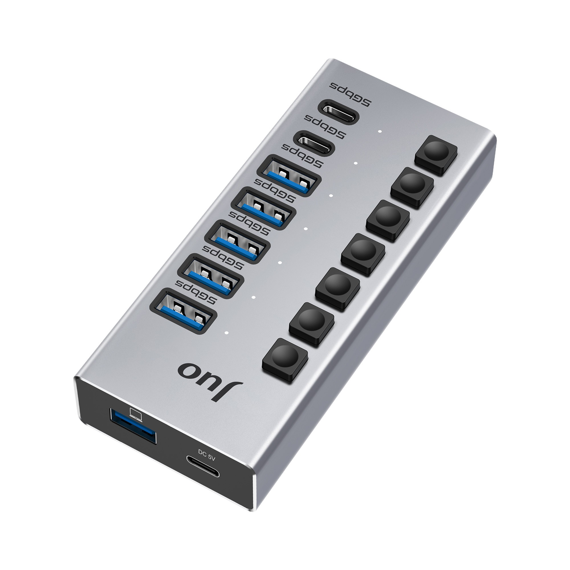 Beyaz arka plan üzerinde çoklu bağlantı noktalarına ve ayrı güç düğmelerine sahip gümüş renkli bir USB çoklayıcı.