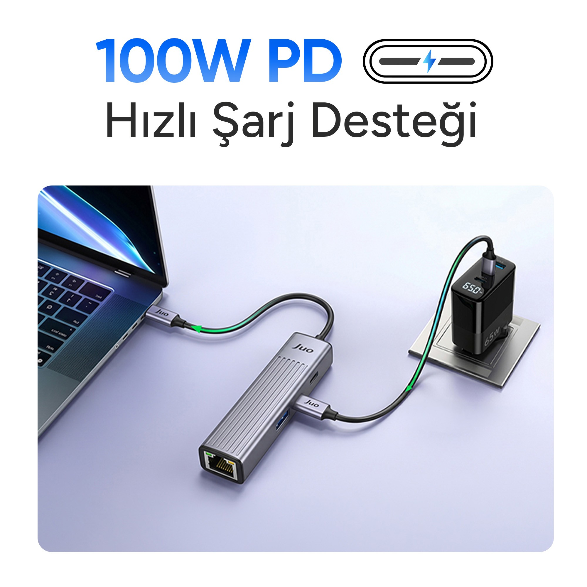 Kablolarla bağlı dizüstü bilgisayar, USB-C çoklayıcı ve şarj cihazı.