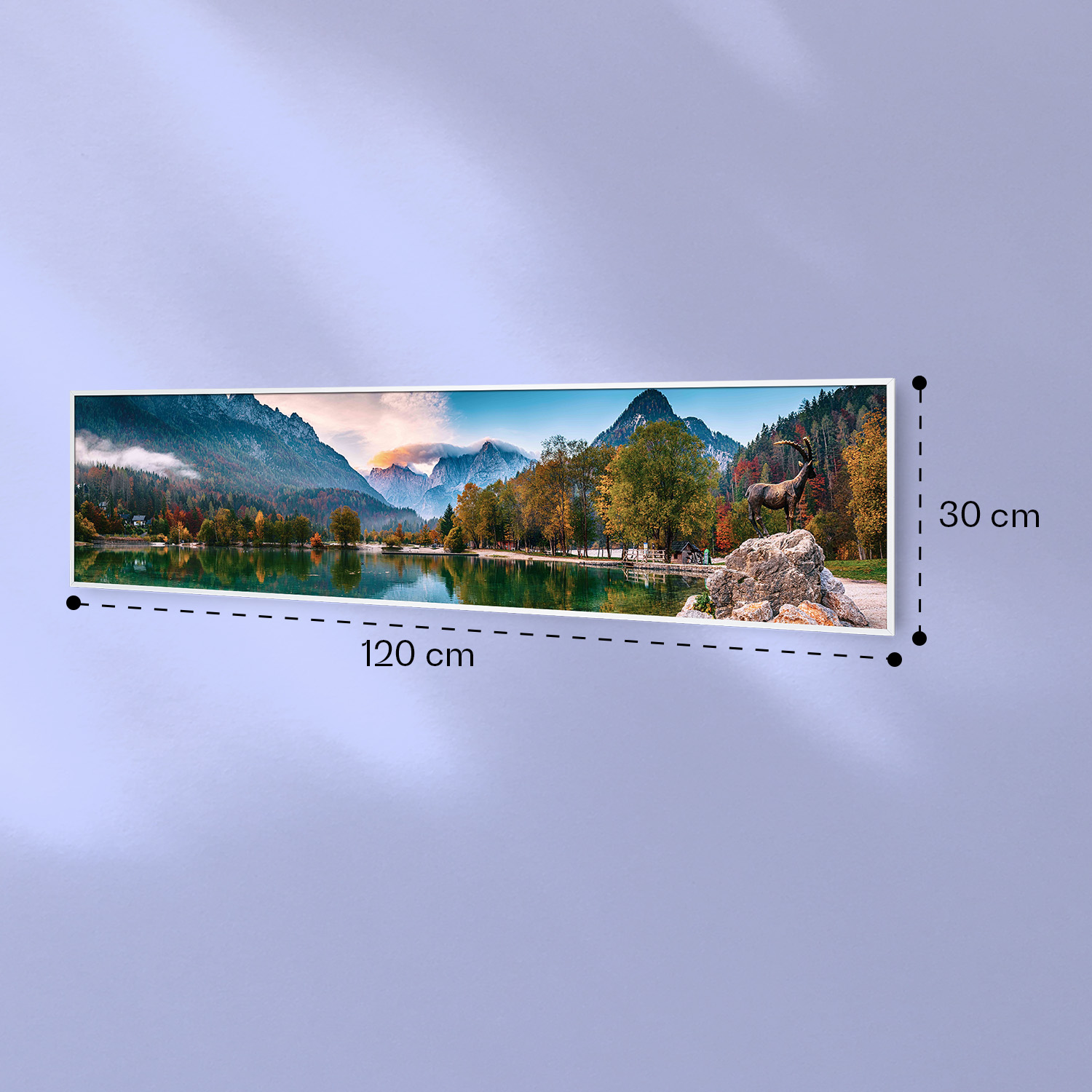Quadro panoramico con lago di montagna e statua di stambecco, dimensioni 120 per 30 cm.