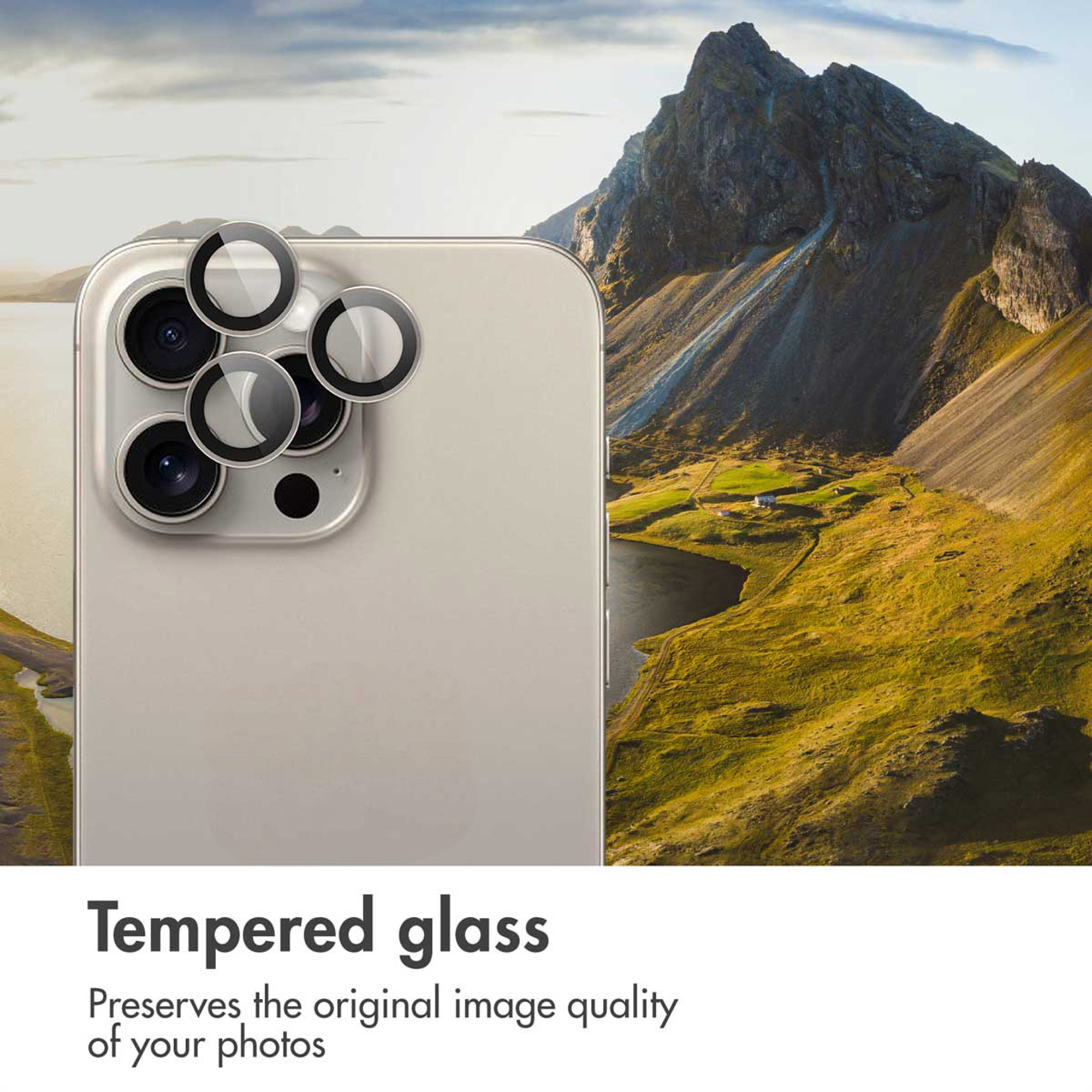 Smartphonecamera met beschermend glas voor een berglandschap.