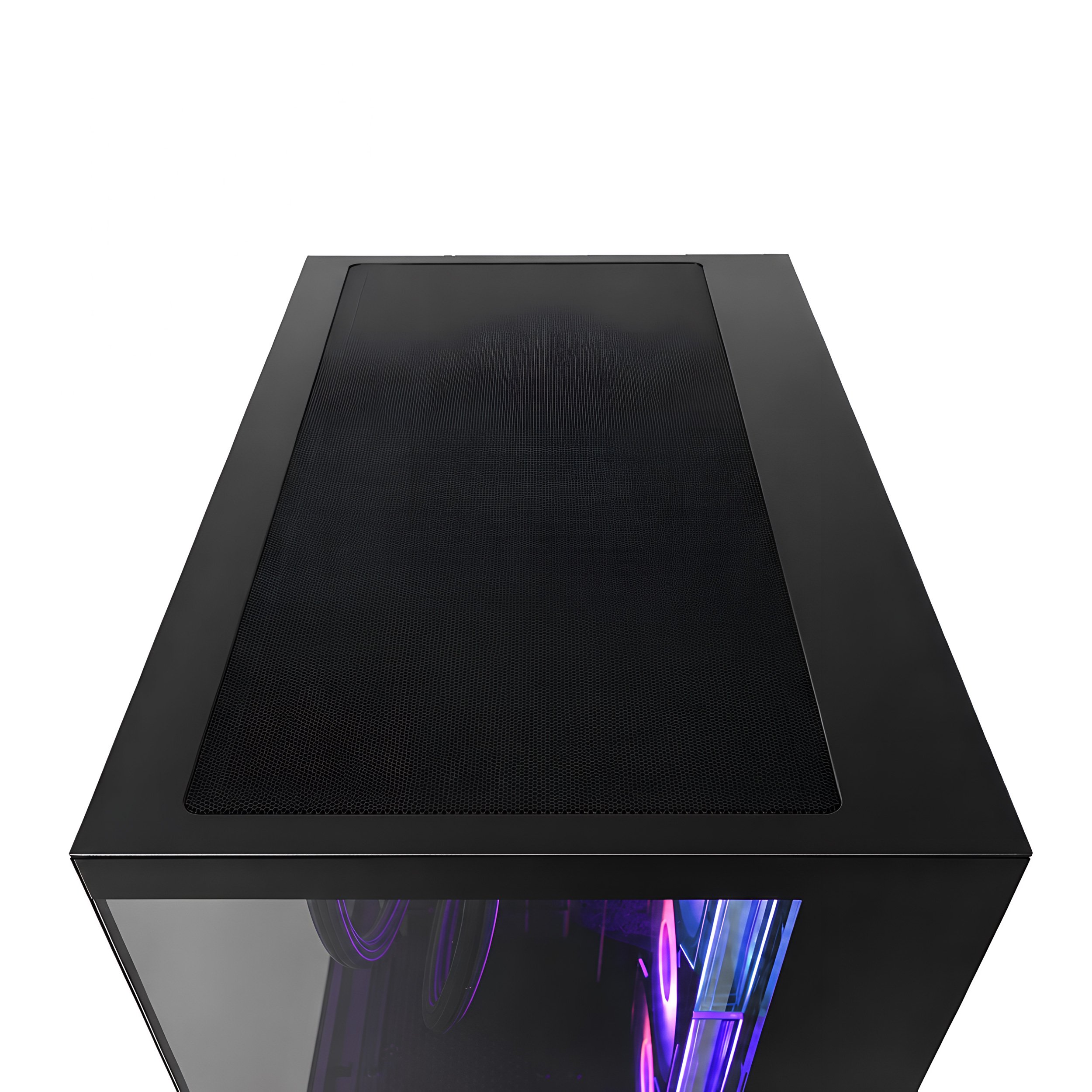 Schwarzes PC-Gehäuse mit Mesh-Oberseite und blauer und violetter Innenbeleuchtung.