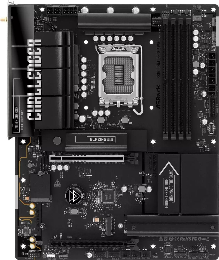 Una scheda madre nera Asrock Challenger con socket CPU, slot RAM e dissipatori.